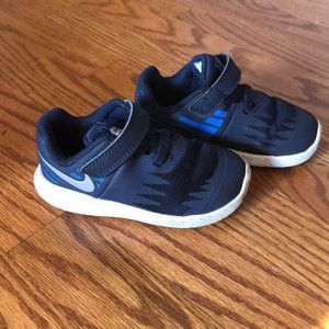 Nike tennis shoes for toddler